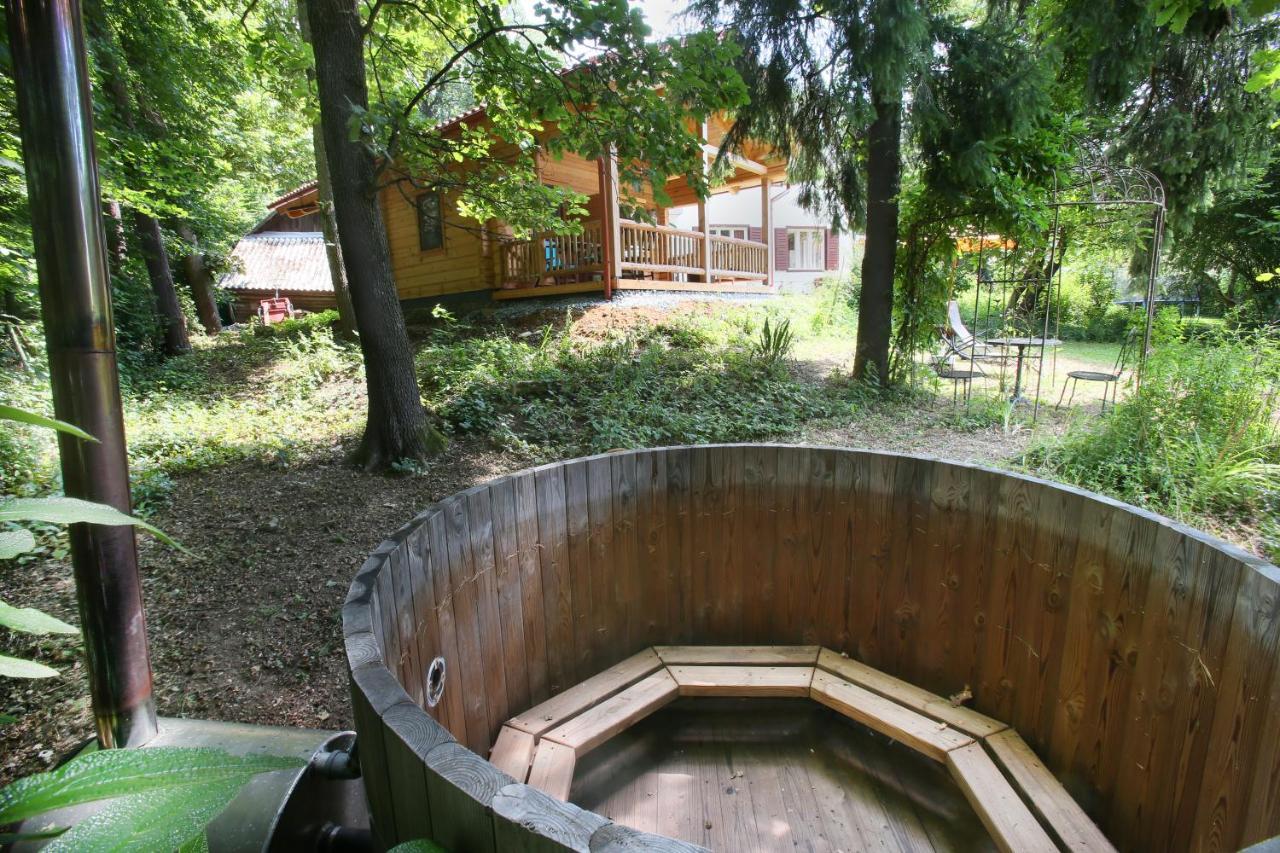 Blockhaus Chalet Mit Beheizbarem Badefass Und Infrarotsauna Auf Der Terrasse Oberschützen 외부 사진